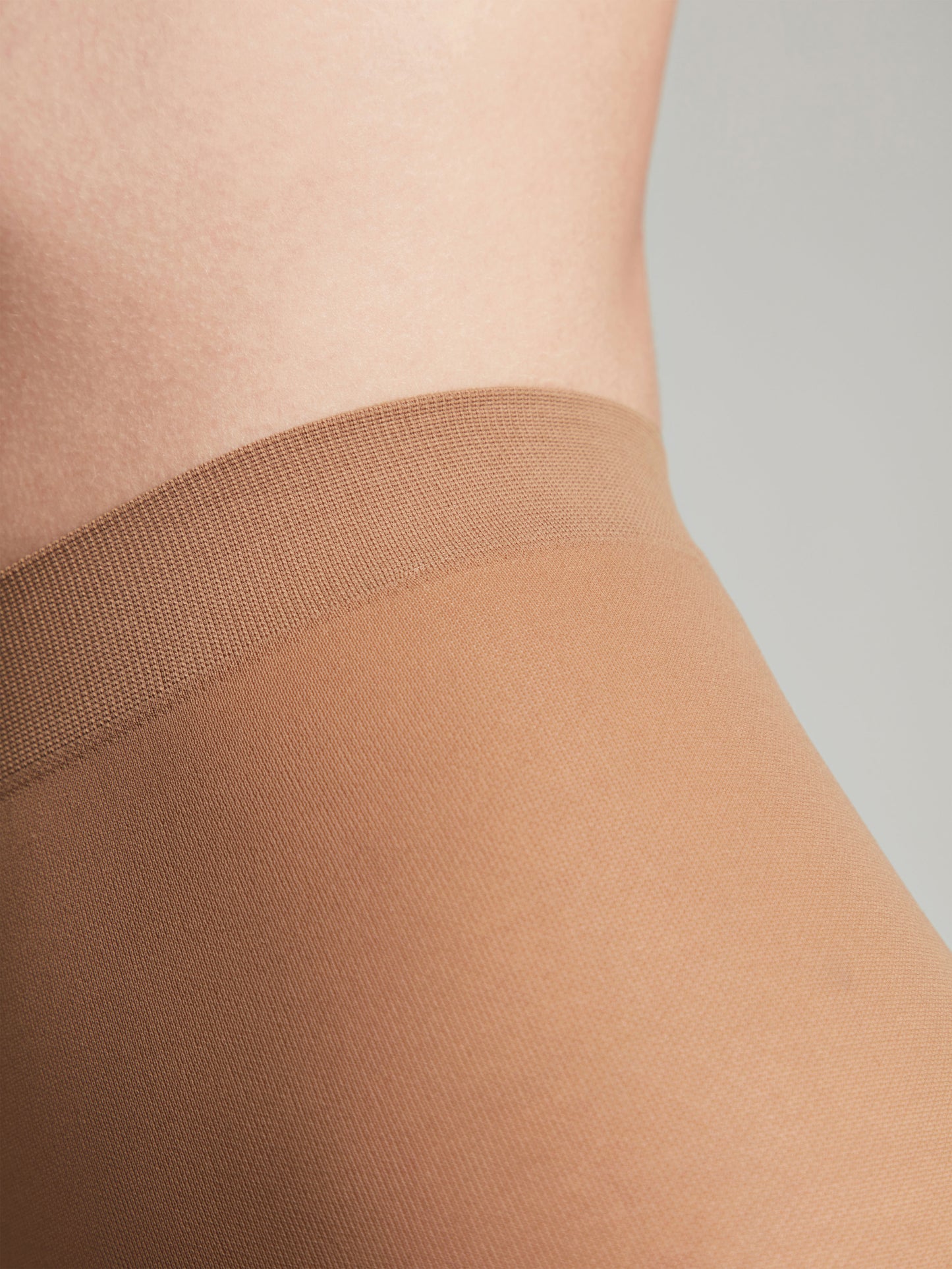 Blickdichte Damenstrumpfhose mit Microfibra - Elegant Episode - Luzy