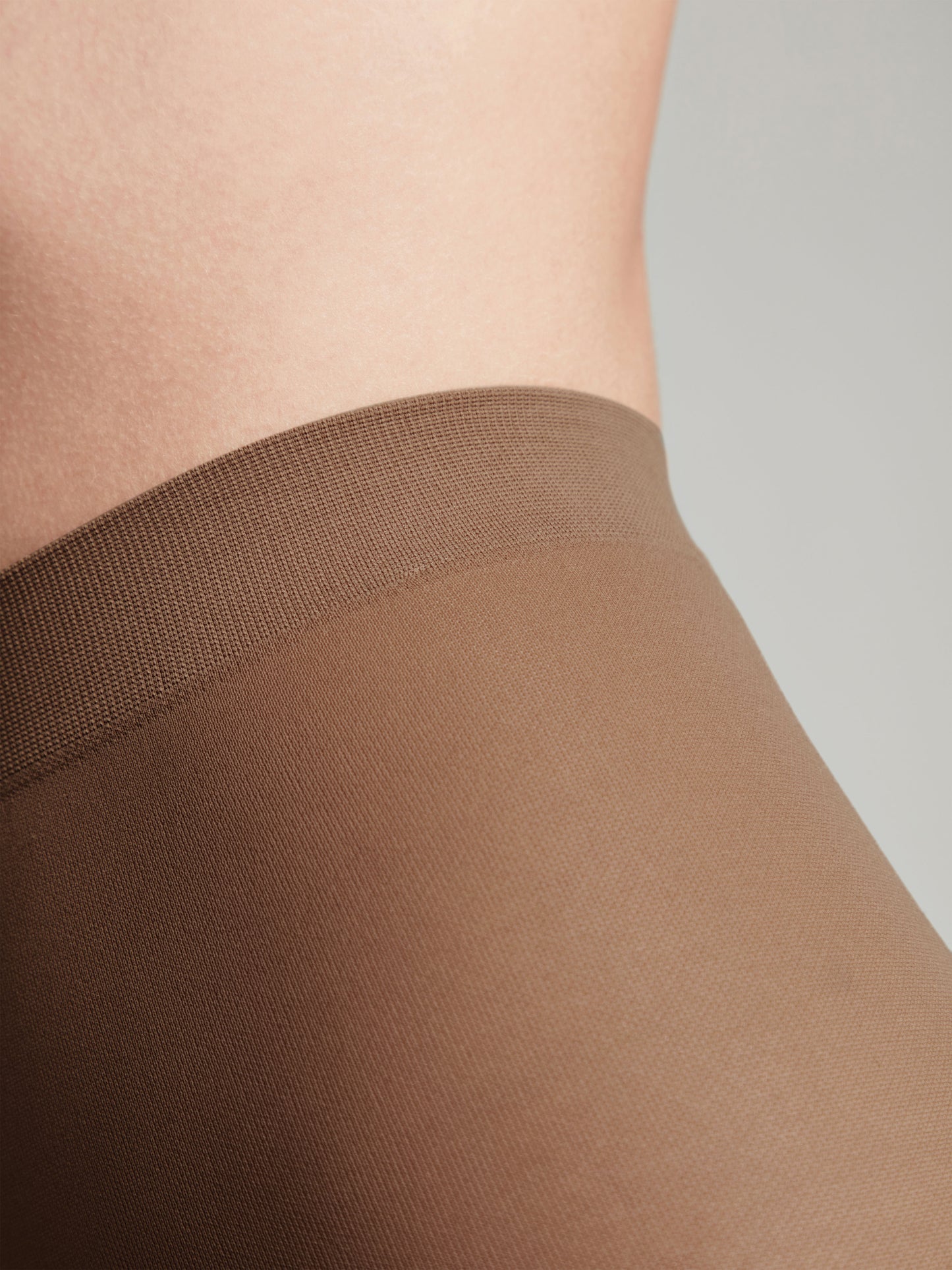 Blickdichte Damenstrumpfhose mit Microfibra - Elegant Episode - Luzy